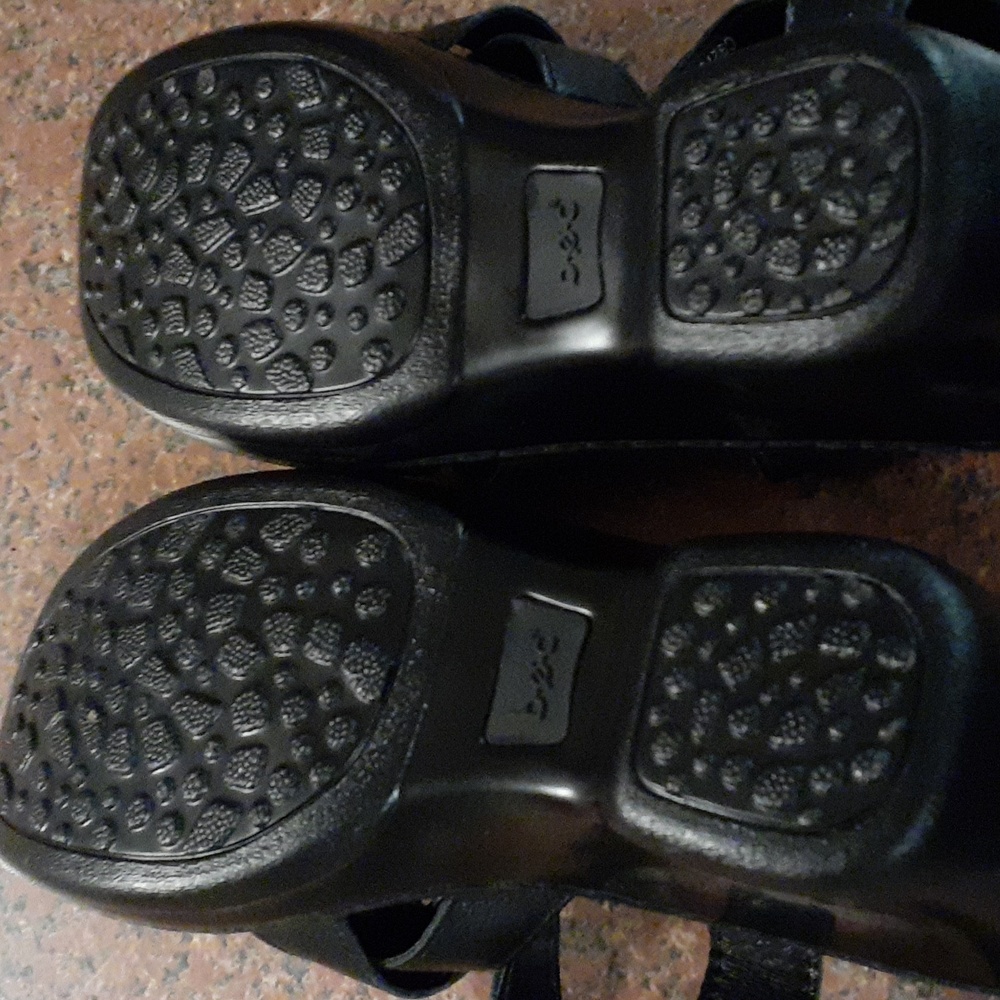 brand new! boc leather wedge sandals  black size 8m  never worn! - Picture 3 of 5